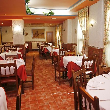 Hostal Cuatro Esquinas エヘア・デ・ロス・カバジェロス エクステリア 写真